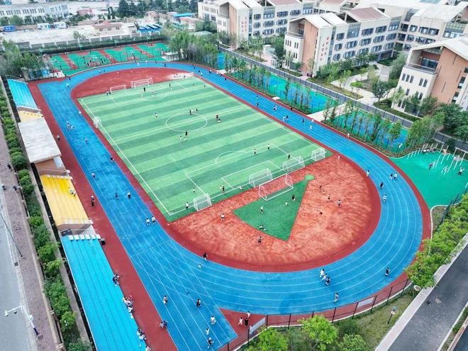 bsports必一体育学校体育场爱你没商量(图2)